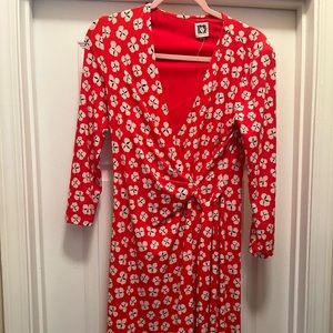 Nice little dress for a great occasion! Dressy but can be casual too!